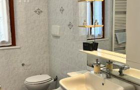 Tuscan Charm Spacious Florence Home - Photo 17