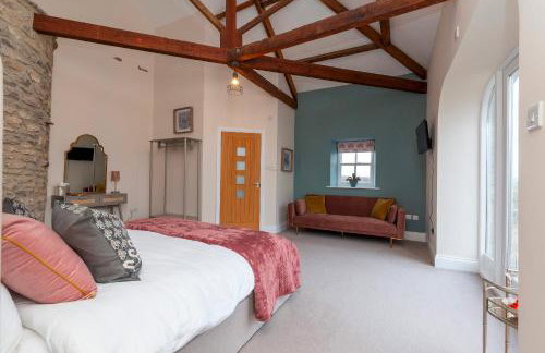 Luxury Barn - Hot Tub, Views, Stunning Location! - Pass the Keys - Photo 18