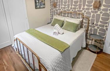 Sleeps 10 + Coffee bar + Game Room + Train to CHGO - Foto 20