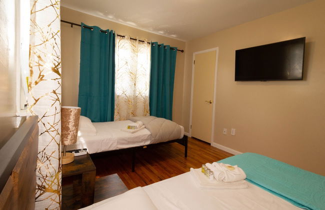 Cheerful & Beautiful 3-Bedroom Ranch - Photo 8