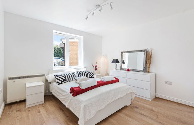 2 Bed Flat, Dedicated Workspace, Parking, 4KTV - Photo 4