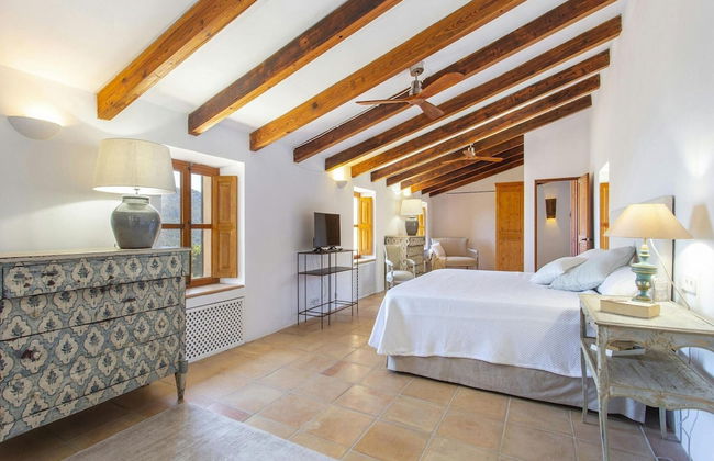 Stunning Farmhouse With Private Pool - Photo 12