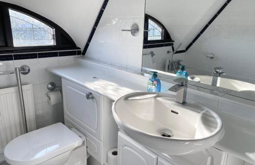 Riverside 4 Bedroom House Wraysbury Staines - Foto 19