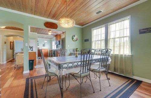 4 Mi to Jetty Park Beach! Family Home with Game Room - Foto 7