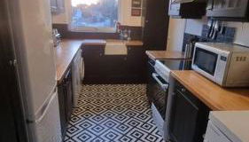 Spacious self contained flat in superb location - Photo 5