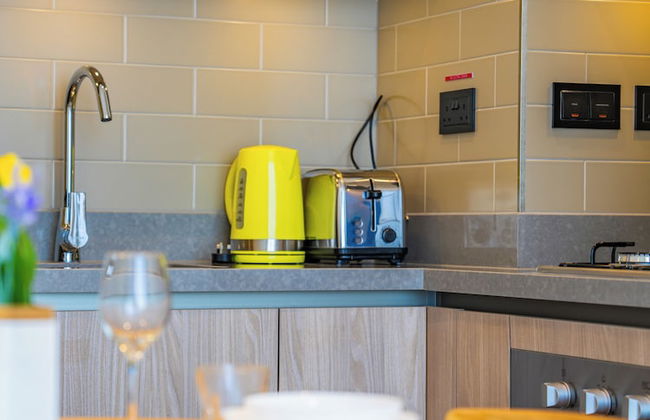 Beautiful Cityscape Views From This Urban Retreat - Foto 11