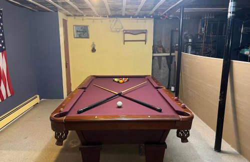 Stylish 3 BR Entire Home NearTown & Beach with Pool Table & King Bed - Foto 7