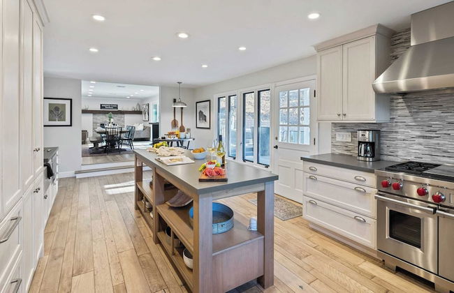 Hidden Oaks Farmhouse by Avantstay Hot Tub, Deck - Foto 17