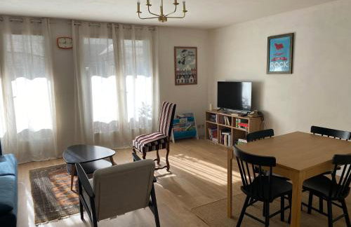 MAISON GERMÈS - CENTRAL & STANDING - Appartements traversants - Lits 180 King Size - Linge de lit et de toilette inclus - Parking privé - Espace Télétravail - Foto 15