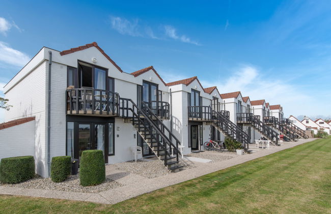 2 bedroom Apartment in De Haan with swimming pool and garden - Photo 1