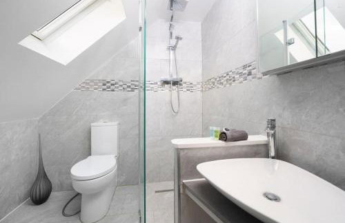 Beautiful 4 Bed Immaculate Condition Refurbished Property - Foto 10