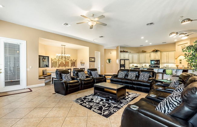 Stunning Large 7 bed Home With Private Pool, Spa, Balcony, Cinema Room, Fitness Suite and Able to see the Disney Fireworks - 467 - Foto 20