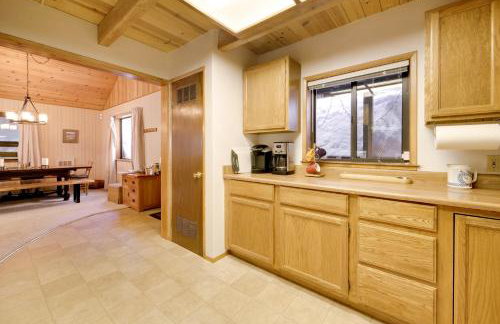 6 Mi to Sugar Bowl Resort Soda Springs Cabin! - Foto 9