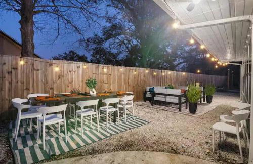 New listing~10 min to beach~Back yard fun~Pool - Foto 6