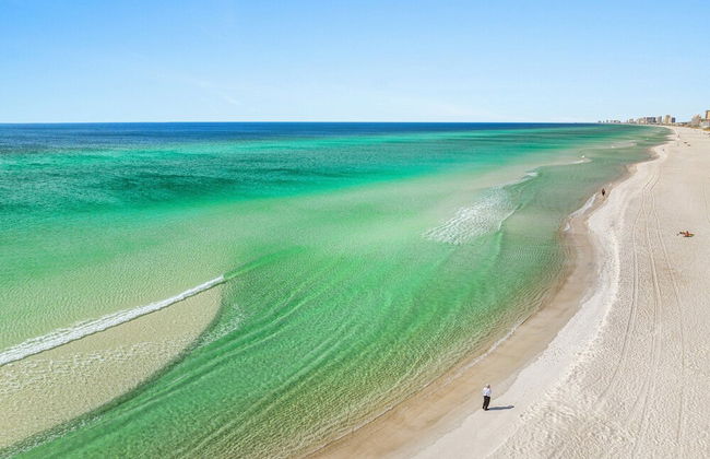 Spectacular 3br 4ba w/ Private Pool, 2 Min Walk to Beach - Sleeps 15! - Foto 49