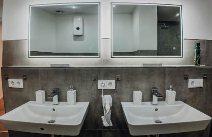 Premium Residence, Stunning Views Overlooking the Central Station & City, Sleeps 18 - Foto 54