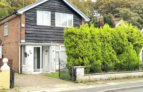 Serene 3-Bedroom Family Rochdale Home with Garden - Foto 1