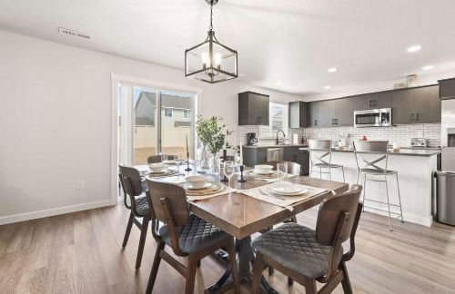 Spacious 6BR - Sleeps 22 - Game Room & Pool Access - Foto 3