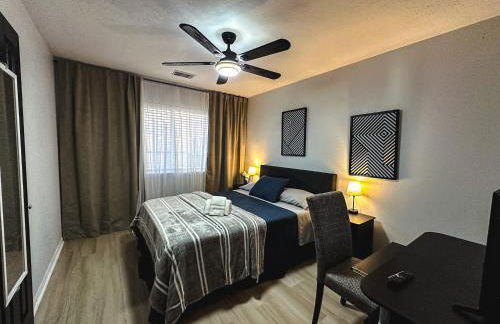 Maple House Romantic Getaway WHot Tub Near IAH - Foto 15