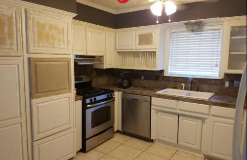 Tranquil Getaway near Downtown Nederland Tx - Foto 5