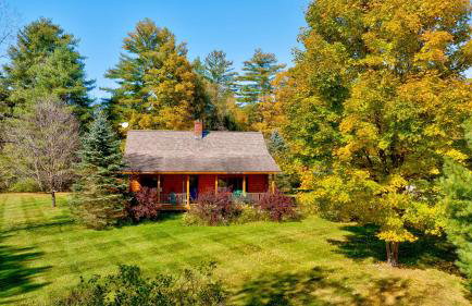 Aspen's Run: 3 br log cabin, wood stove, deck, firepit, window a/c by Stowe Country Homes - Foto 25
