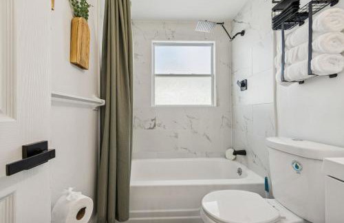 Elegant Largo Retreat, Sleeps 8, 10 Mins to Beach - Foto 40