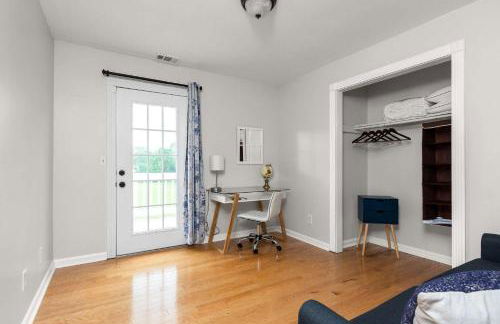 Colonial Manor - Photo 36