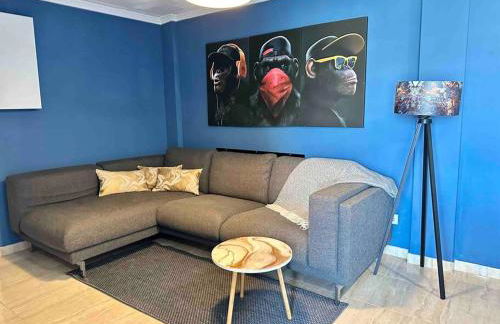 8 min walk to the beach & 10 min walk to Convention Centre ! - Photo 3