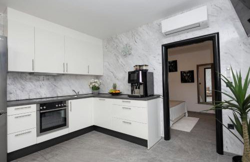 Luxury Lake-View Villa Karmen with Heated Pool, Private Spa & Sunset Terrace - Foto 40