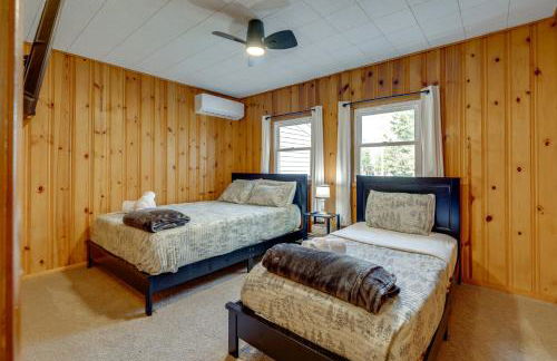 Game Room, Hot Tub and Fire Pit Pocono Lake Escape! - Foto 18