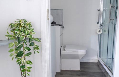 Modern Medway Bungalow - 3BR Garden & Free Parking, Kent - Foto 38