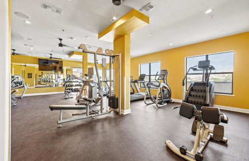 New suite with full Kitchen and Livingroom Dallas - Photo 48