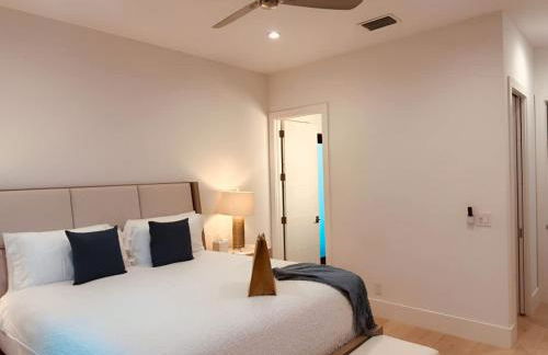 LVS Villa Blanco 5BR Coastal Oasis with Rooftop Sunset Deck Heated Pool Spa & Walk-to-Beach Access - Foto 51