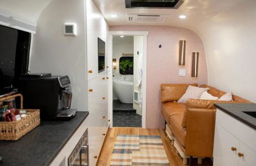 Airstream w Bathtub, River, & Hot Tub - Foto 3