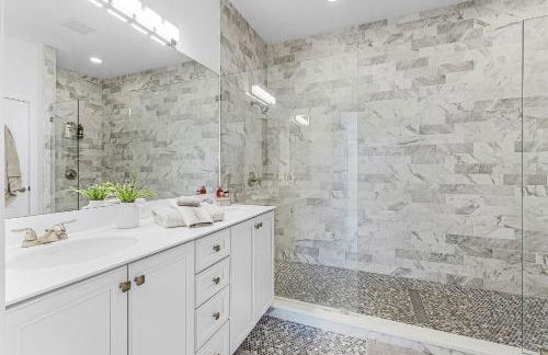 Relax, Play & Unwind in Paradise! Poolside Fun & Resort Vibes - Villa Sail Away - Foto 28