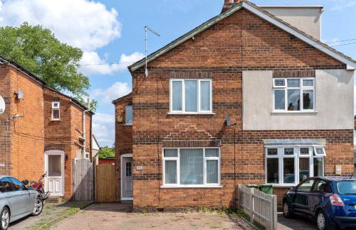 Exclusive Deals l Last-Minute Reserve l Townhouse with Sleeps 6 l Braunstone Town , Leicester l By Zen Nights Short Lets & Serviced Accommodations - Foto 24