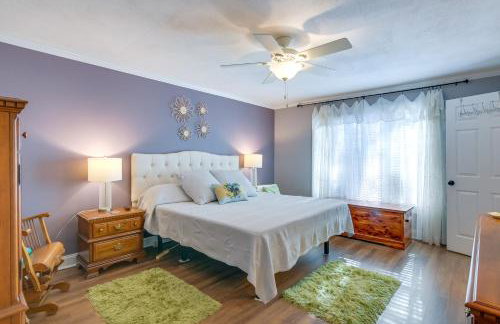 Radford Home with Wraparound Deck! - Foto 10