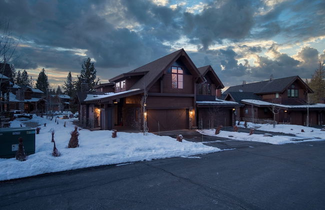 Maple by Avantstay Modern Mountain Home w Cozy Fire Pit 15 Mins frm Northstar - Photo 34