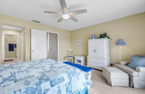 Beachy Vibes - 2BR w lake views & screened sunroom - Foto 36