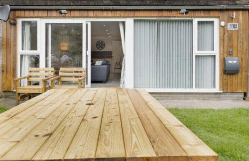 2 Bed Villa Sleeps 4 - Wifi, Garden, Sea Views - Foto 36