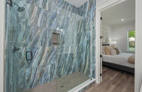 2 Blocks to the Beach! Pool & Golf Cart, Sleeps 21 - Foto 62