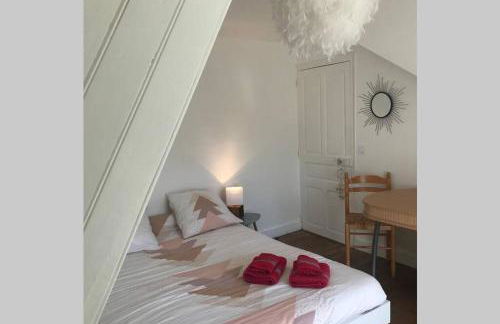 LES HORTENSIAS Spacieuse Maison en ardoise du pays FIBRE - Foto 63