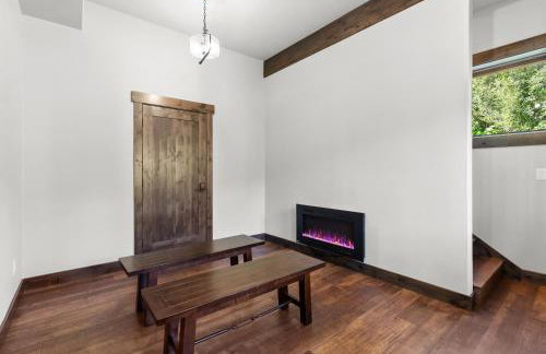 Snowghost Den-Luxury Ski In Ski Out Home Sleeps 9 with 3 Bedrooms 2 and a half Bathrooms and Private Hot Tub - Foto 22