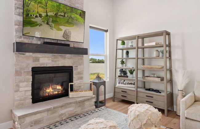 Upscale Waterfront Estate With Mountain Sunset Views - Foto 35