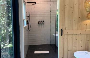 Tranquil Modern Cabin with Friendly Farm Animals & Pond Views Near Cedar Creek, Texas - Photo 44