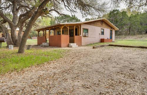 'Cabana Luna' Cabin w/ Deck, Swing & Fire Pit! - Foto 27