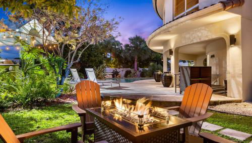 Waterfront Retreat: 7BR Villa with Pool Firepit - Foto 2, Other