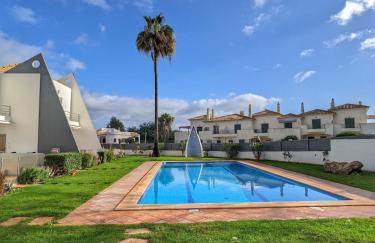 Villa Quintaloes, 5 mins from Old Town Albufeira - Foto 1