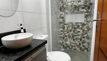 Lindo Studio em Frente à Praia do Embaré! - Foto 2