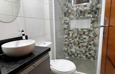 Lindo Studio em Frente à Praia do Embaré! - Foto 2